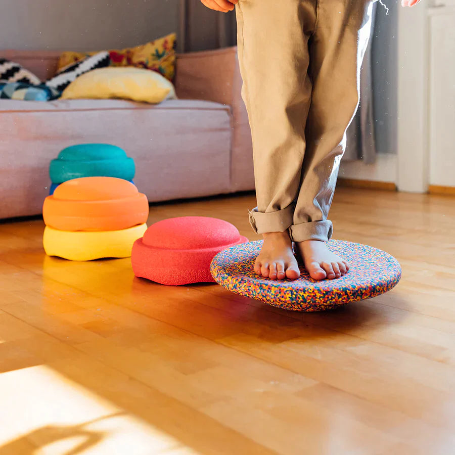 stapelstein-balance-board-confetti-4_40f23ca0-1808-41d6-8ee8-d61e331b1e0f.webp