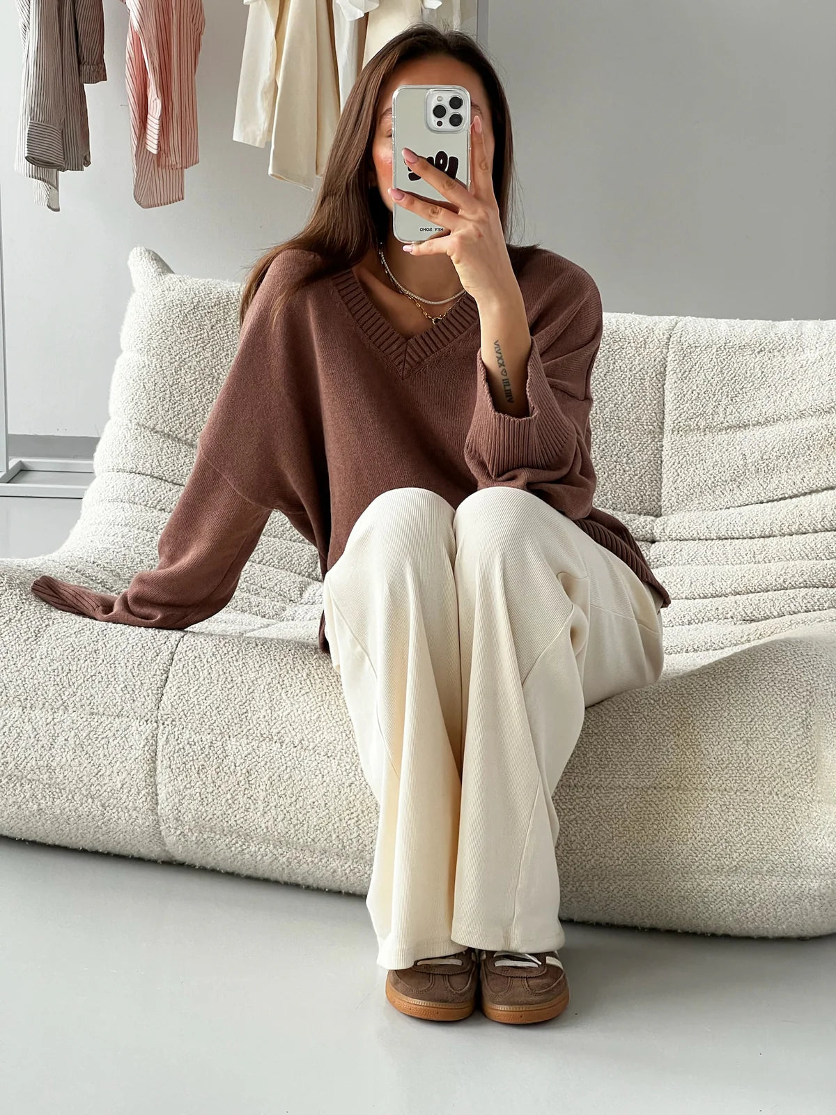 svetr isabelle v-neck nougat