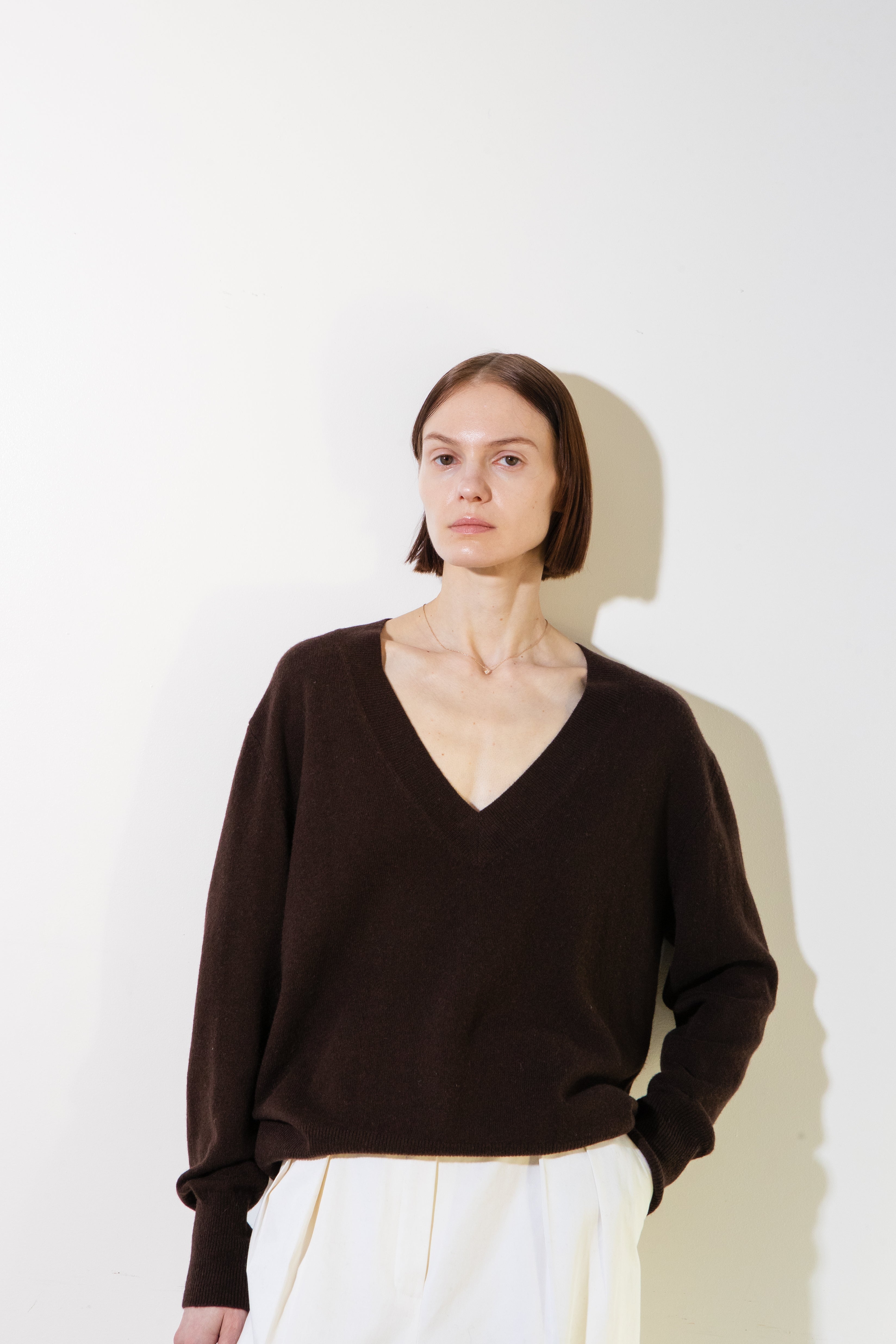 svetrzkasmiruoversizedV-neckBrown_1.jpg