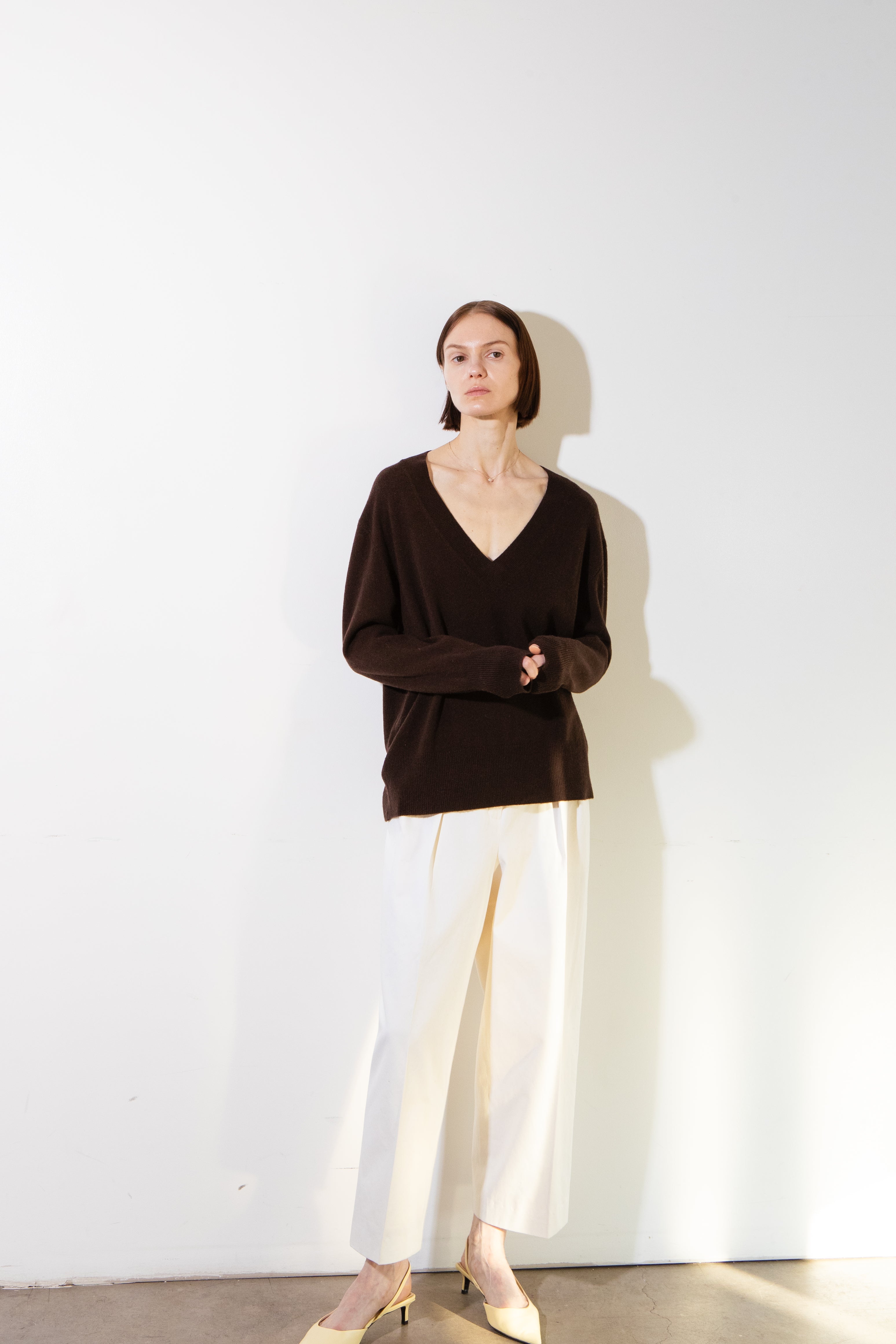 svetrzkasmiruoversizedV-neckBrown_2.jpg
