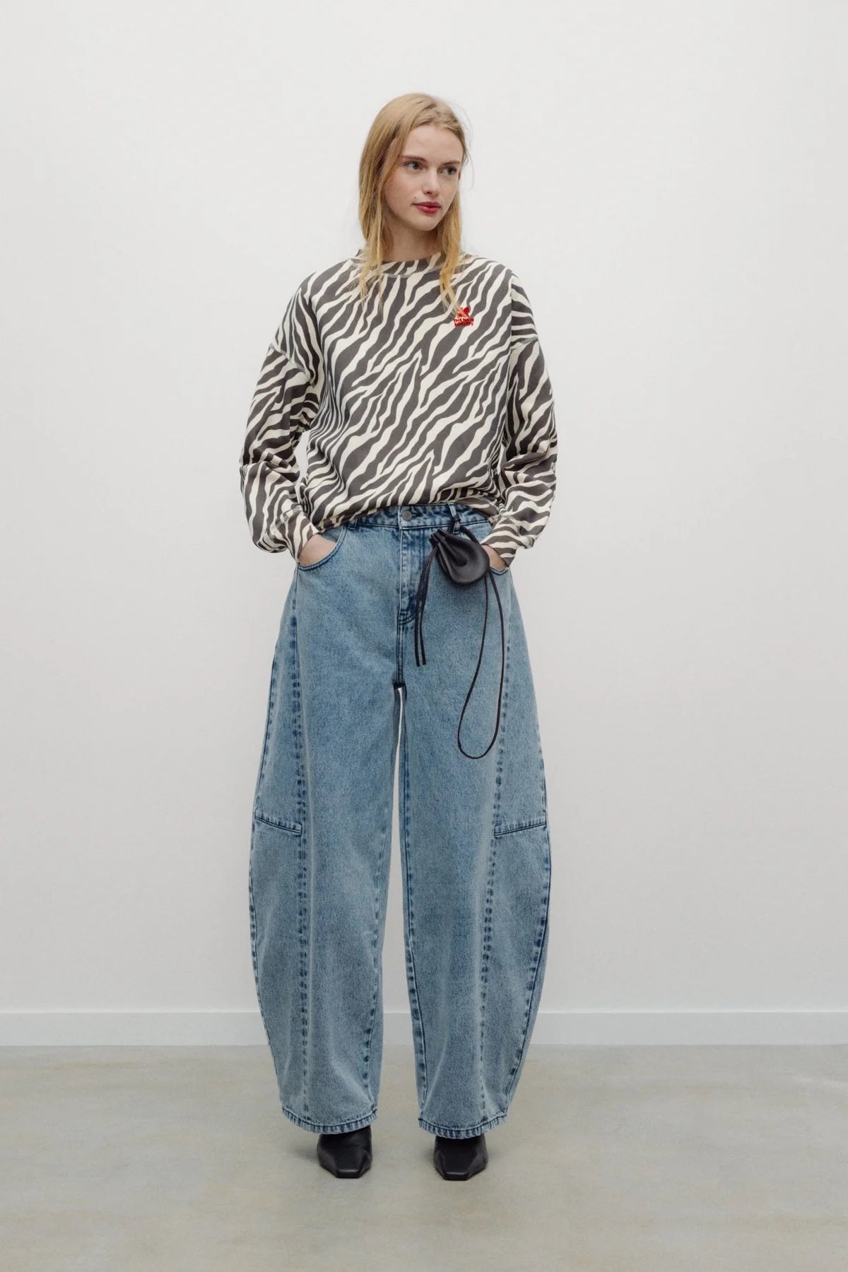 mikina logo zebra print