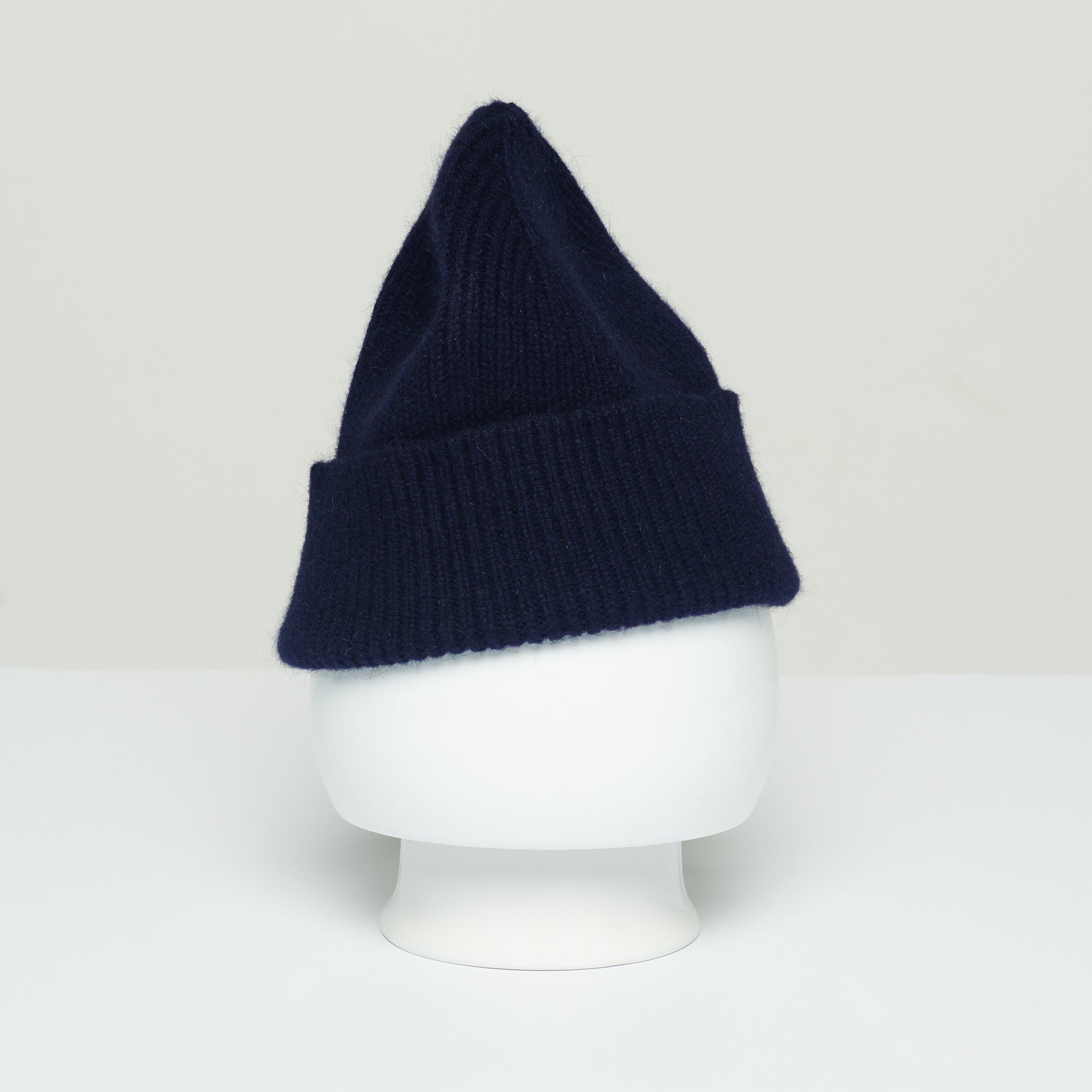 beanie z jehneci vlny midnight