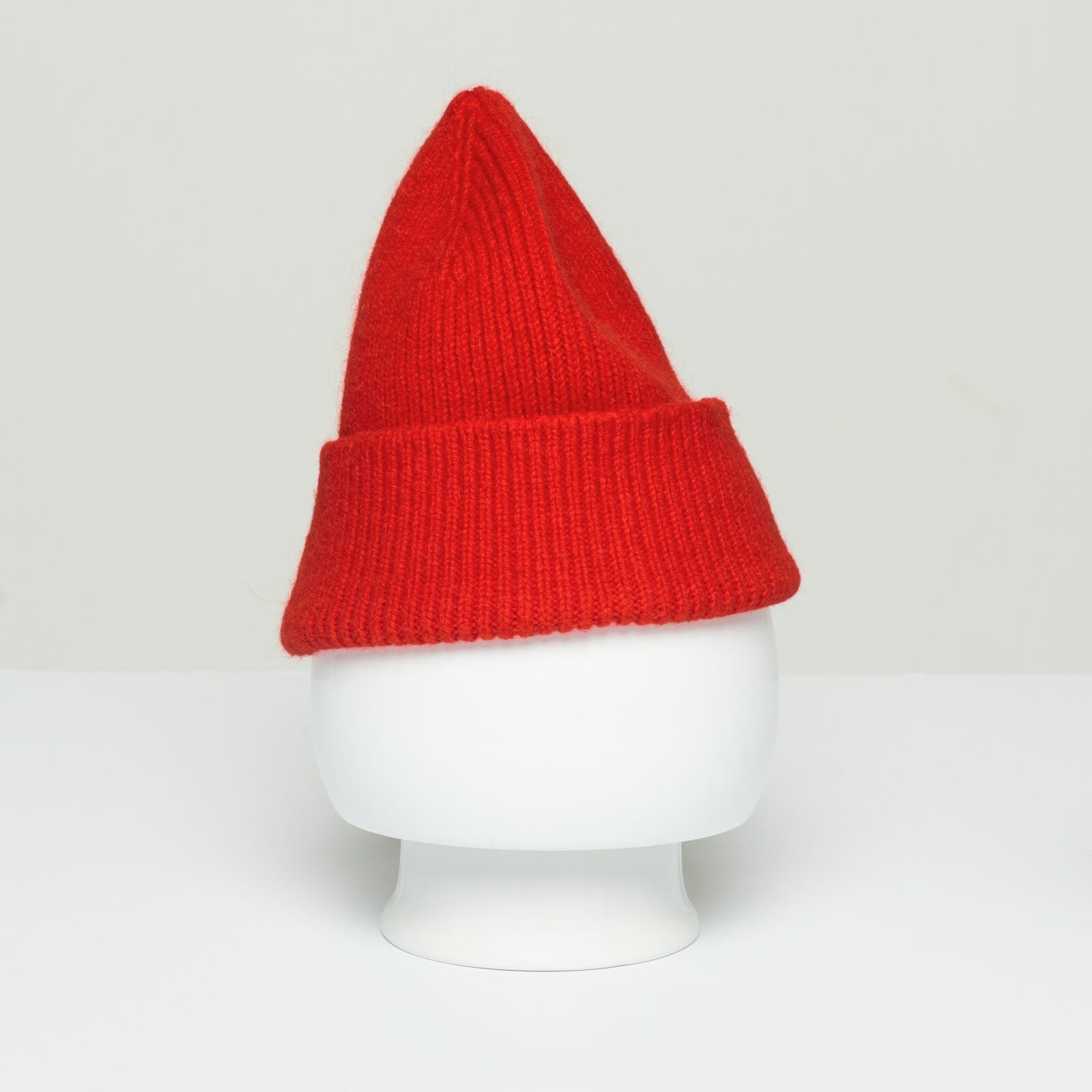 lambswool beanie crimson