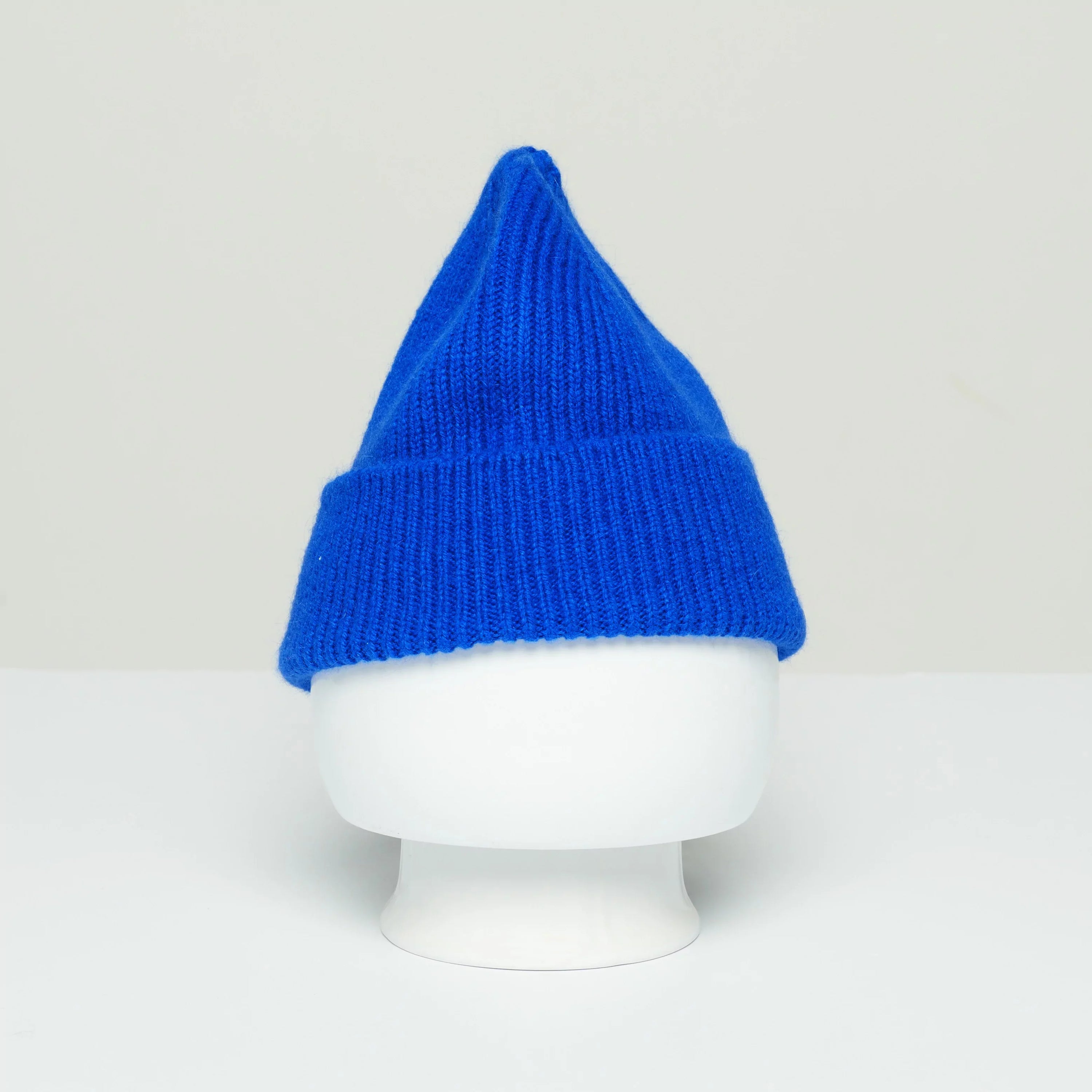beanie z jehněčí vlny royal azure